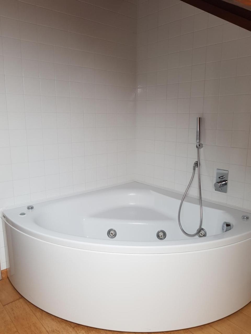 La Morona Bed & Breakfast Rocchetta Tanaro Екстериор снимка